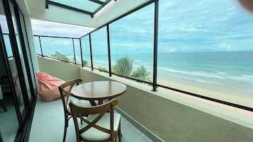 Habitación triple de lujo, vistas al mar | Vistas al mar