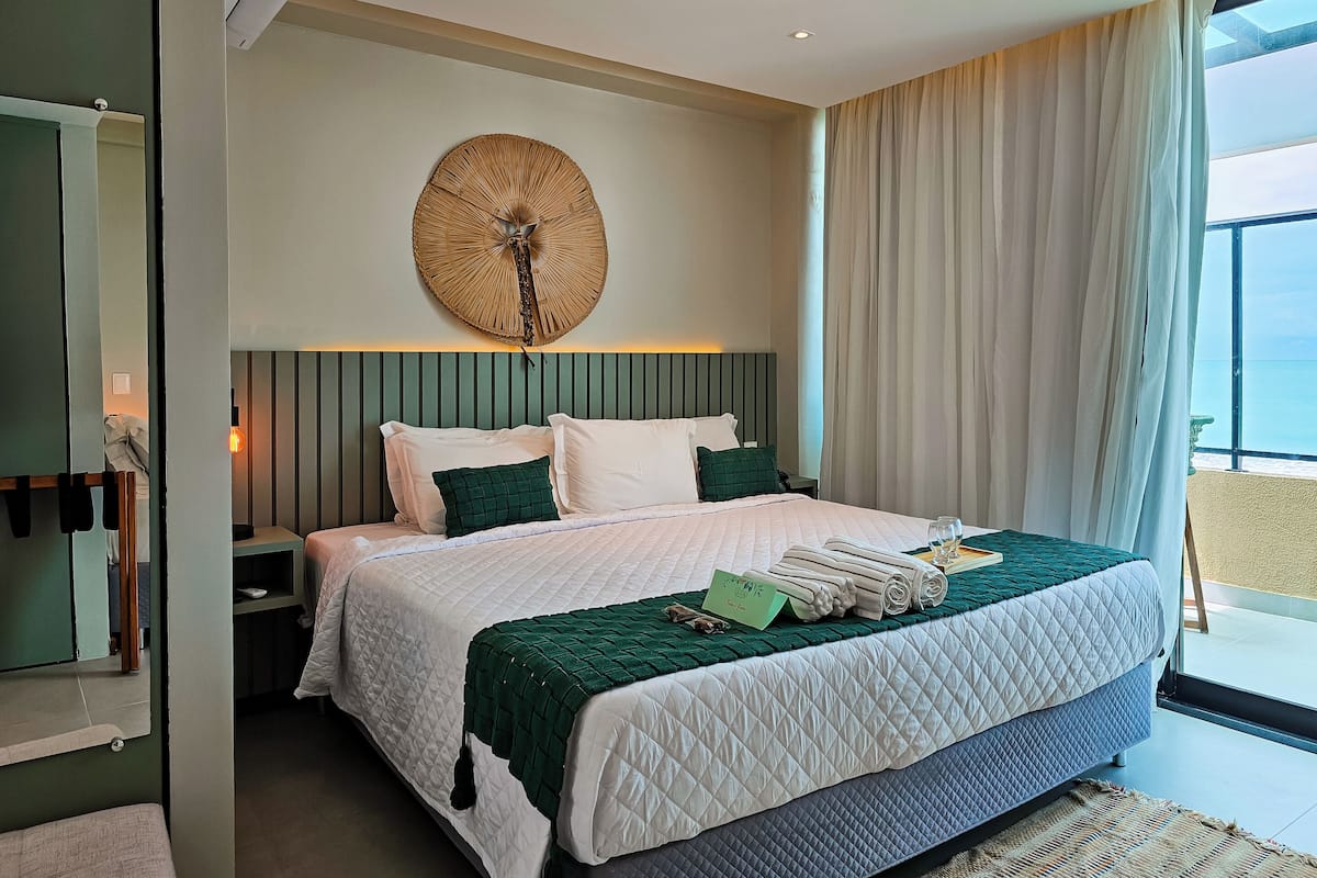 Luxury Triple Room, Sea View | Minibar, in-room safe, blackout drapes, soundproofing