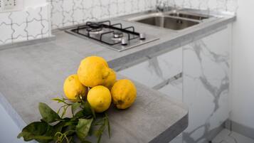 Family Studio, Sea View | Private kitchen