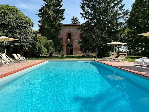 Court "Desert. Ancient building with swimming pool