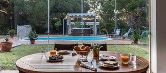 spectacular bungalow garage pool and jacuzzi