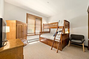 4 bedrooms, iron/ironing board, travel crib, free WiFi