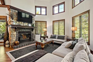 Smart TV, fireplace, stereo