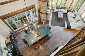 Smart TV, fireplace, stereo