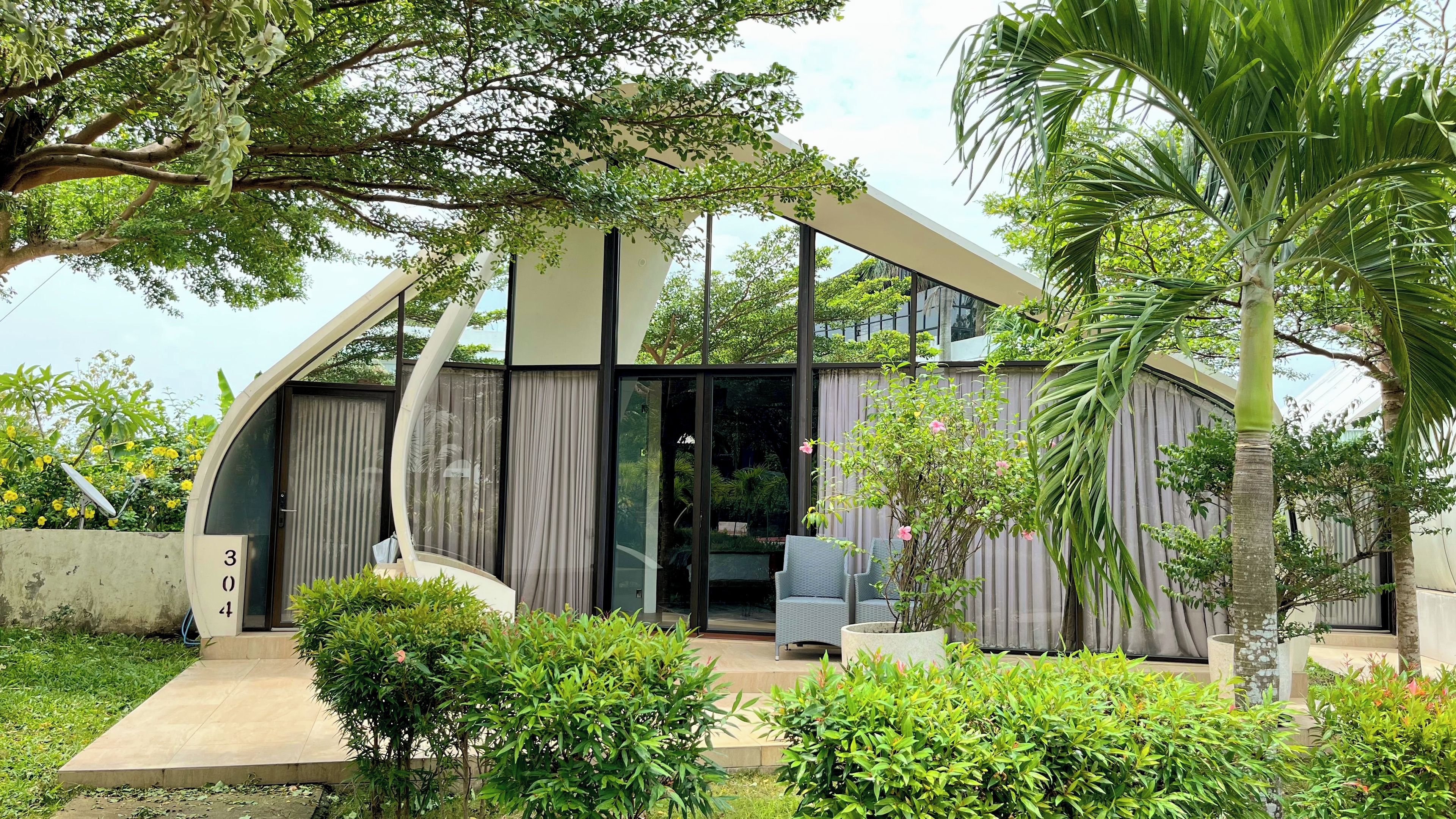 King Villa | Minibar (free items), in-room safe, desk, laptop workspace