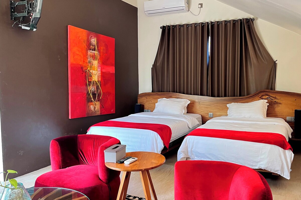 Twin Villa | Minibar gratis, brankas, meja kerja, dan ruang kerja ramah laptop