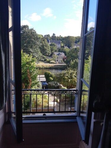 A beautiful house overlooking the Nantes-Brest canal in the medieval town of Josselin