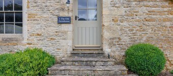 Three bedroom Cotswold holiday home near Bourton-on-the-Water -The Old Farmhouse
