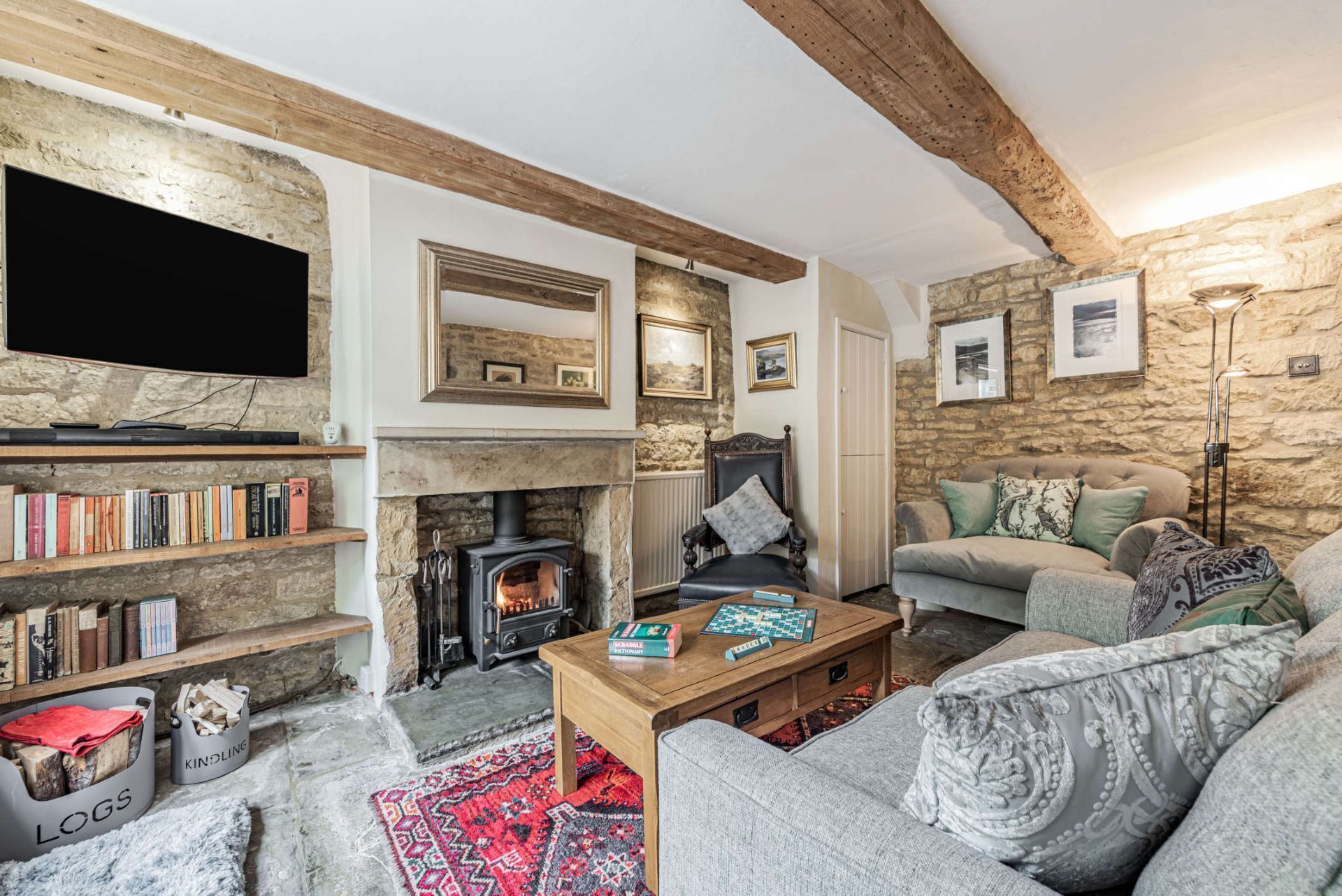TV, fireplace