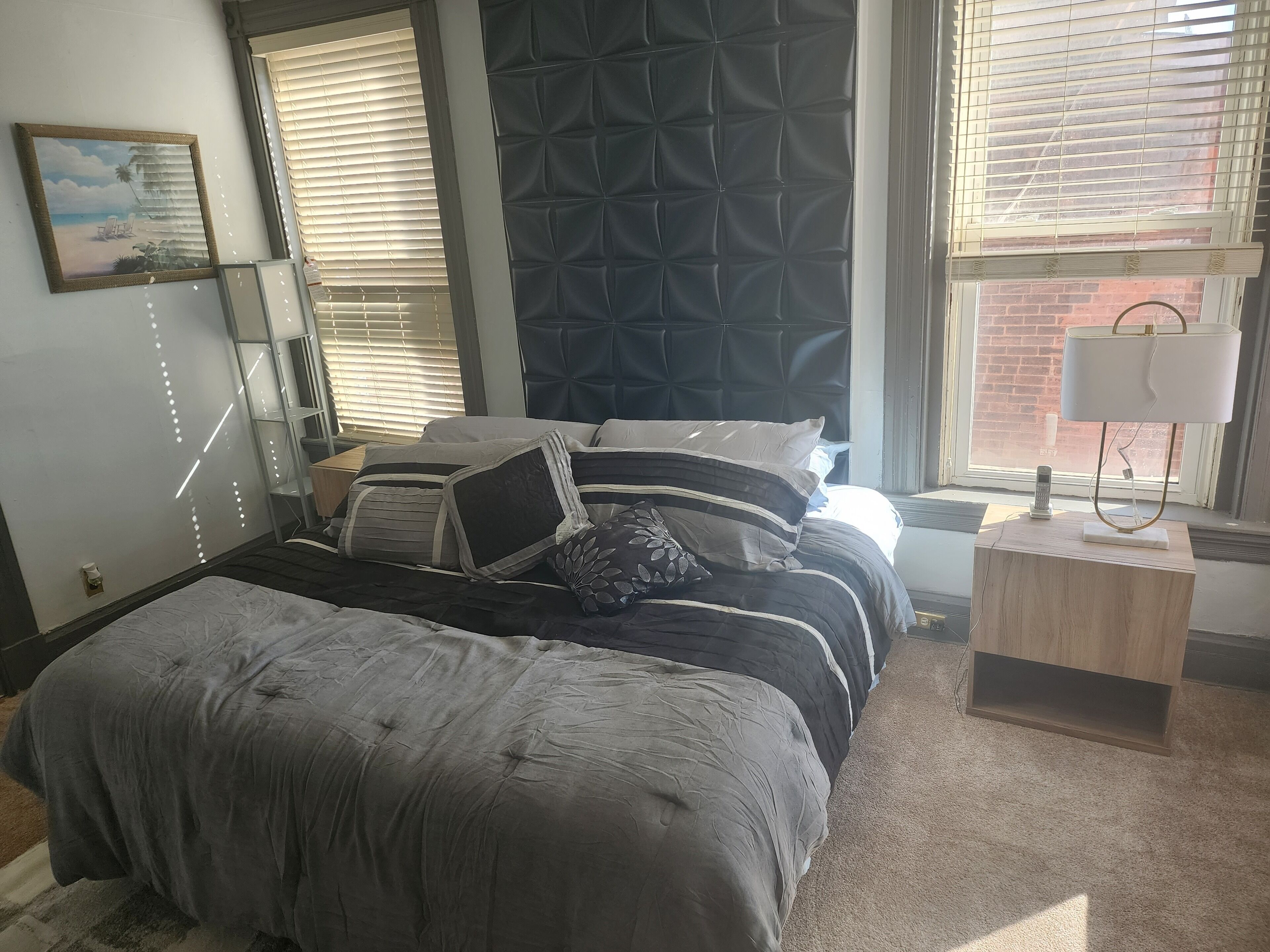 Brick Row House Modern &Cozy  7 min from Downtown