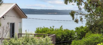 Water views150m from safe beach, 2 STORY holiday house in Ventnor free WIFI