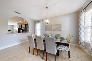 House, 5 Bedrooms | Private kitchen - Beautiful Luxury Home With All The Space With Pool 5 Bedroom Home by Redawning (Davenport)