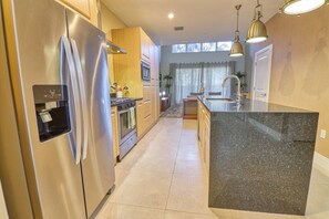 Townhome, 3 Bedrooms | Private kitchen - 3 Bed Townhome With 3 Floors Near Disney 3 Bedroom Townhouse by Redawning (Kissimmee)