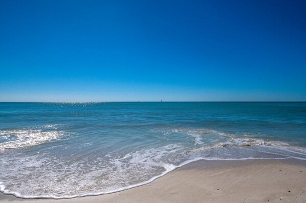Condo, 2 habitaciones | Playa | En la playa