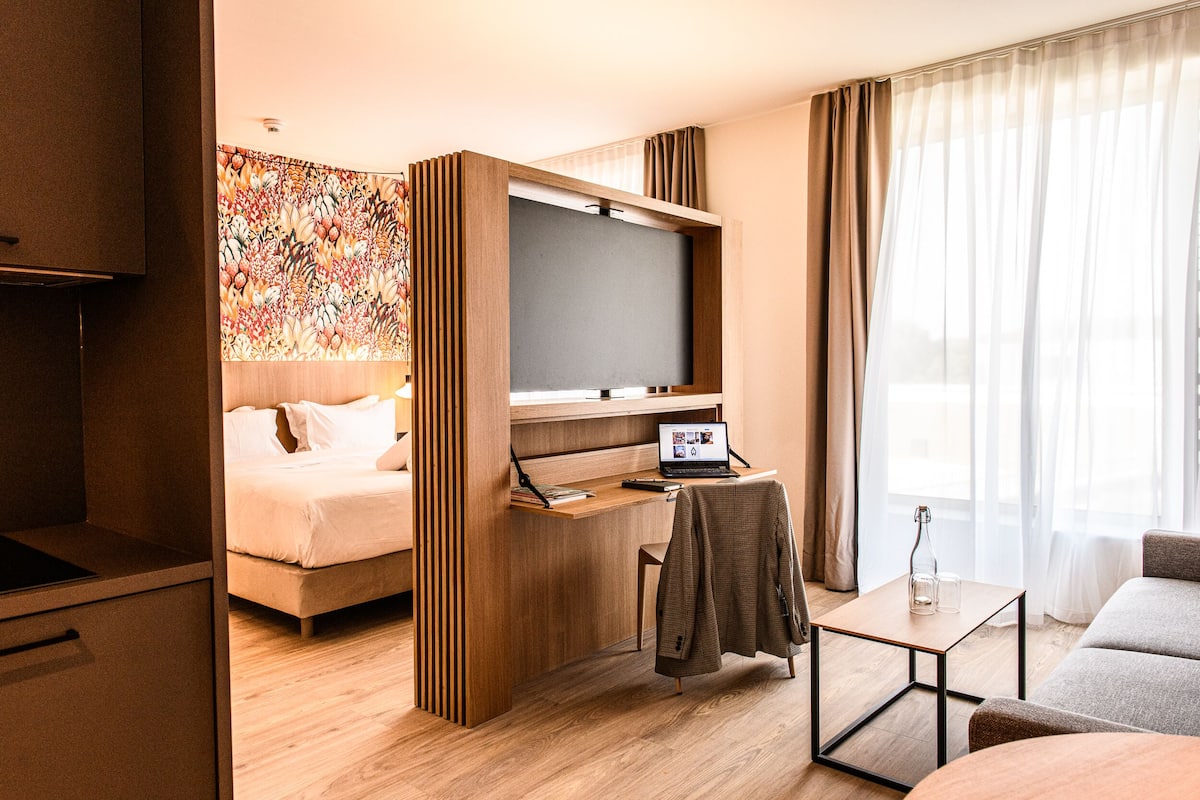 1 chambre, literie de qualité, lit avec matelas à plateau-coussin