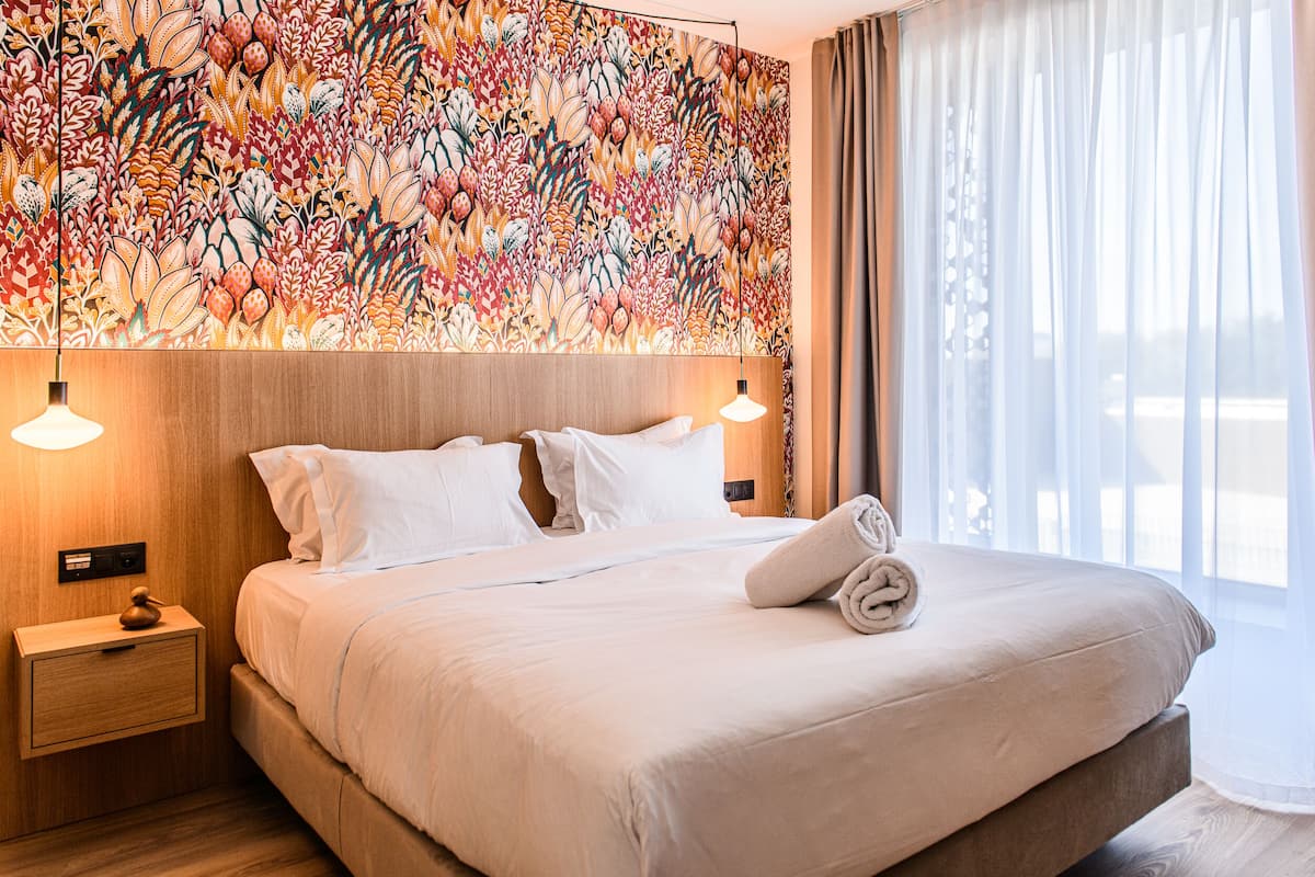 1 chambre, literie de qualité, lit avec matelas à plateau-coussin
