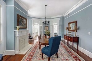 Interior - The Harcourt Manor - Luxurious 1850s Estate (Savannah)