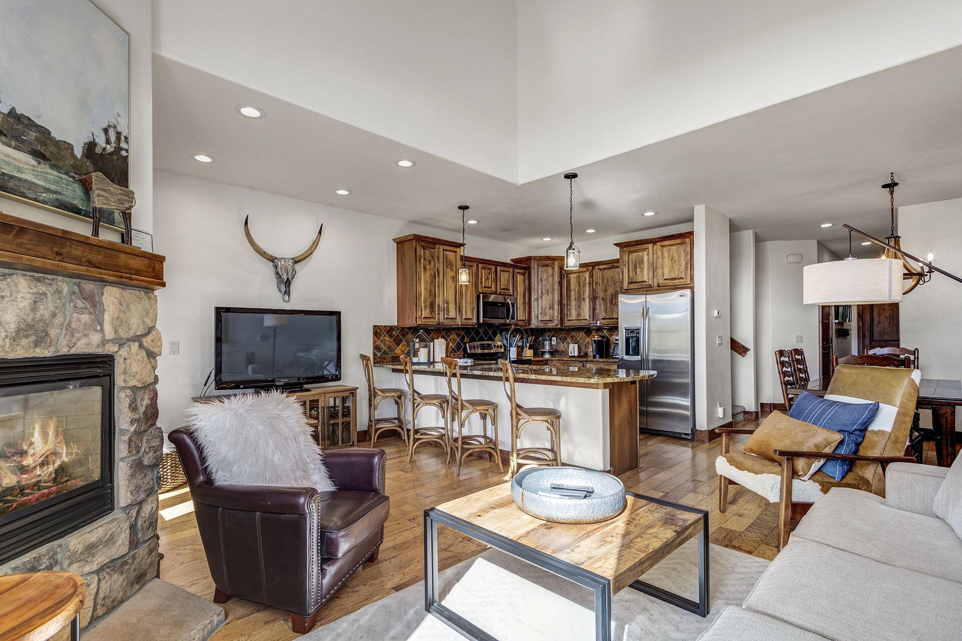 *NEW LISTING* 3 Bedroom Townhome with Private Hot Tub!