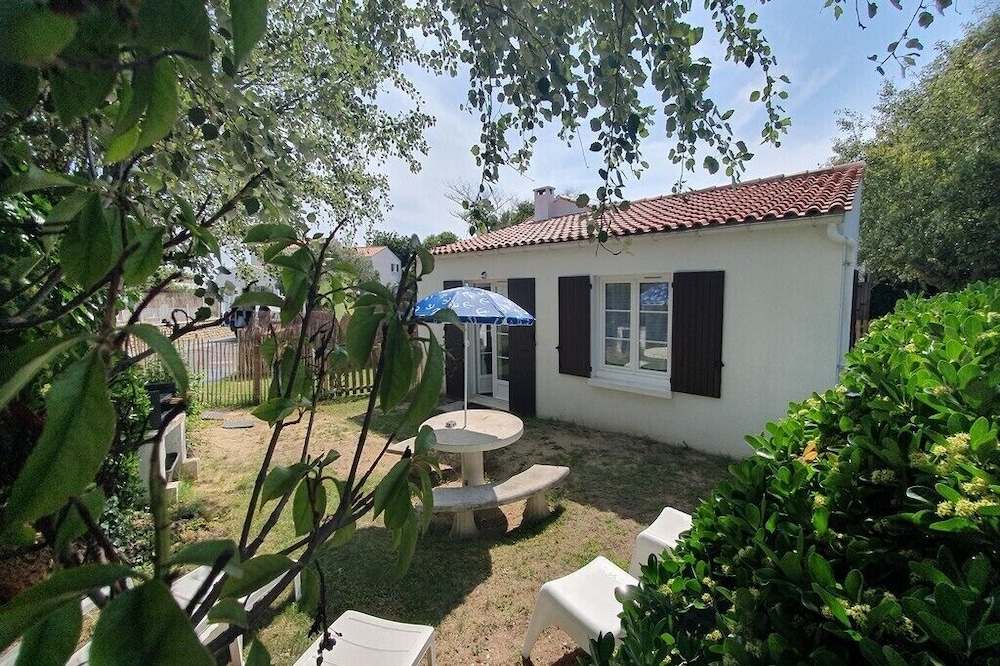 House 4 people, swimming pool 200m from the sea