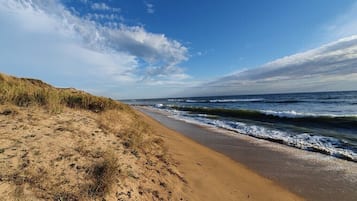 På stranden