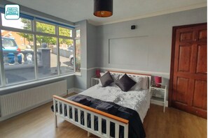 1 chambre, bureau, fer et planche à repasser, accès au Wi-Fi (inclus)