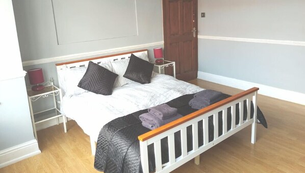 1 bedroom, desk, iron/ironing board, free WiFi