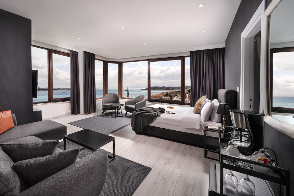 Premium Room With Bosphorus View | Minibar, WiFi (free), bed sheets