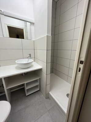 Shower, hair dryer, towels, soap - Escale en Duo, studio Plage d'Opale sea view +wifi (Neufchâtel-Hardelot)