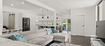 Holiday Homestead - Large Farm Stay Style Home