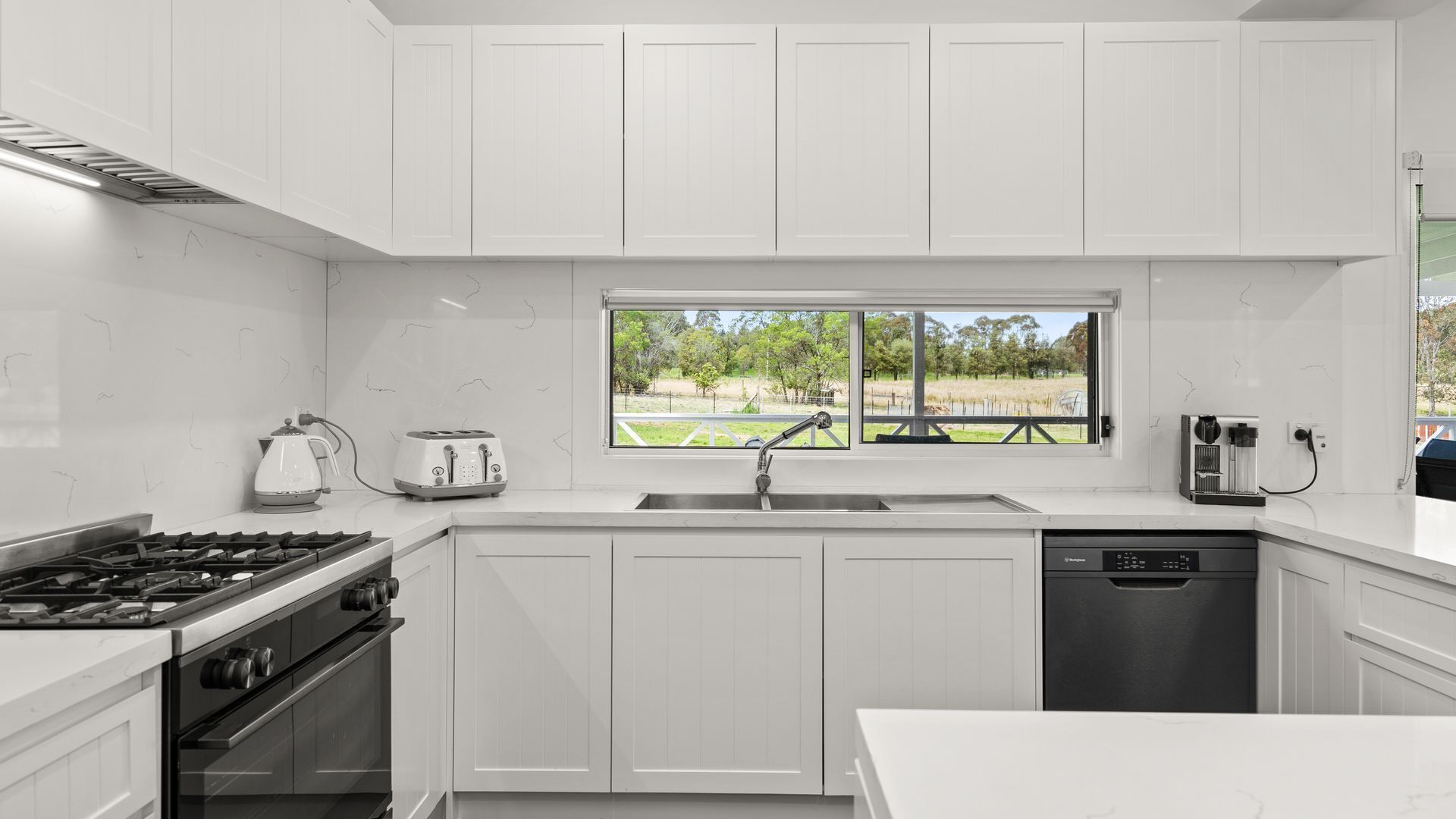 冰箱、微波炉、烤箱、炉灶