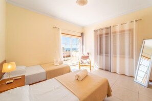 8 habitaciones, tabla de planchar con plancha, wifi y ropa de cama 