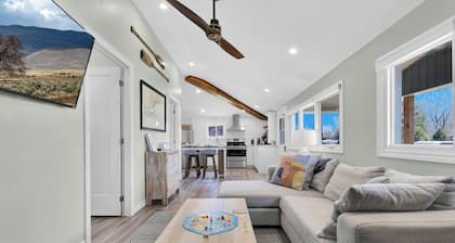 Cozy Beach Cottage with Sauna & Spacious Backyard just 5mins from the Beach
