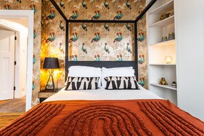 5 slaapkamers, een strijkplank/strijkijzer, gratis wifi, beddengoed