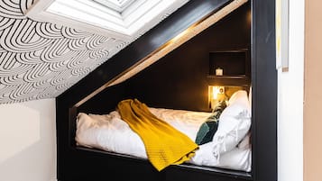 5 bedrooms, iron/ironing board, free WiFi, bed sheets