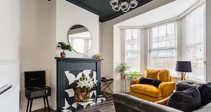 STUNNING 5 BEDROOM TOWNHOUSE 5 MINS TO CITY CENTRE