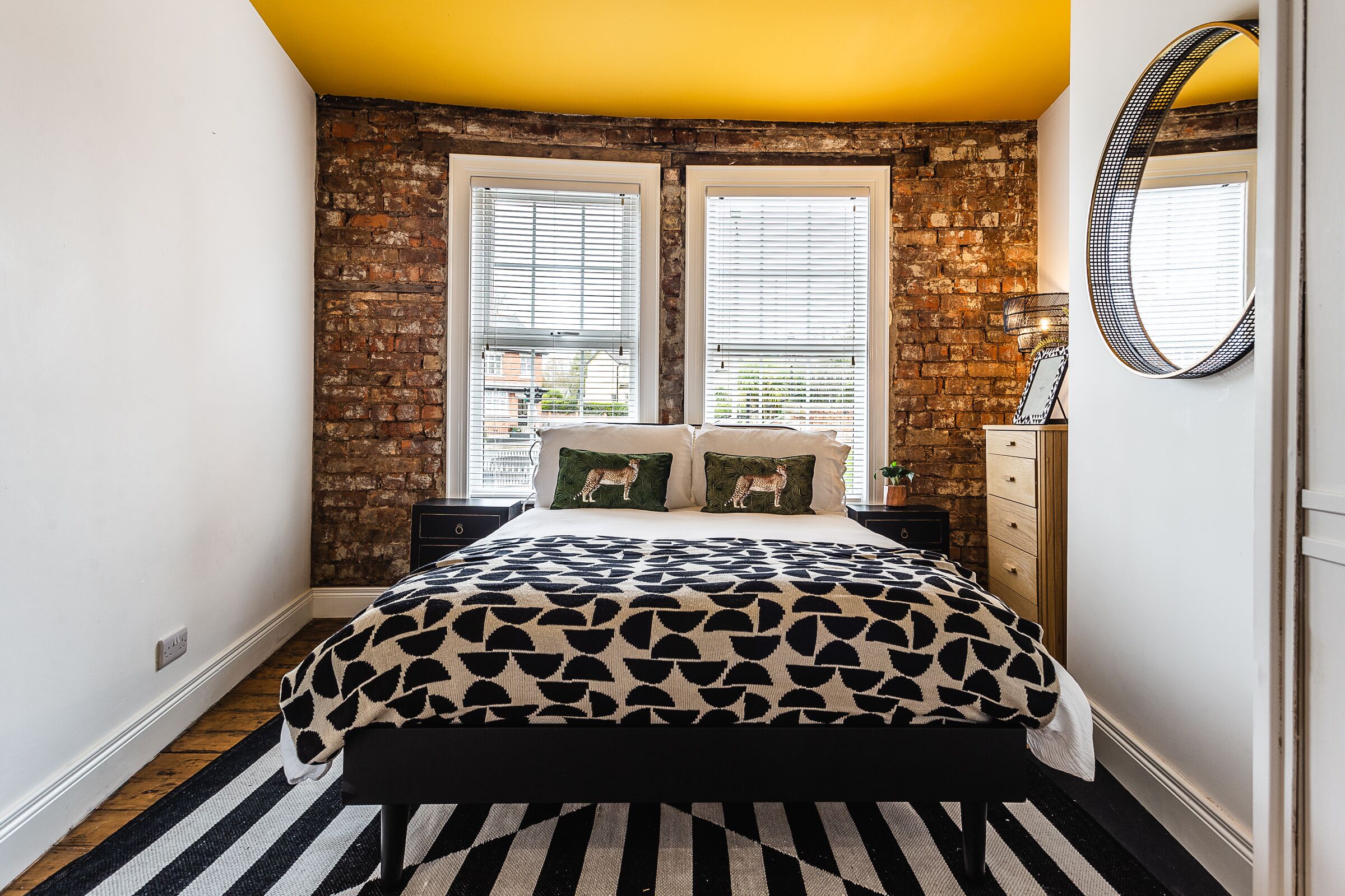 STUNNING 5 BEDROOM TOWNHOUSE 5 MINS TO CITY CENTRE