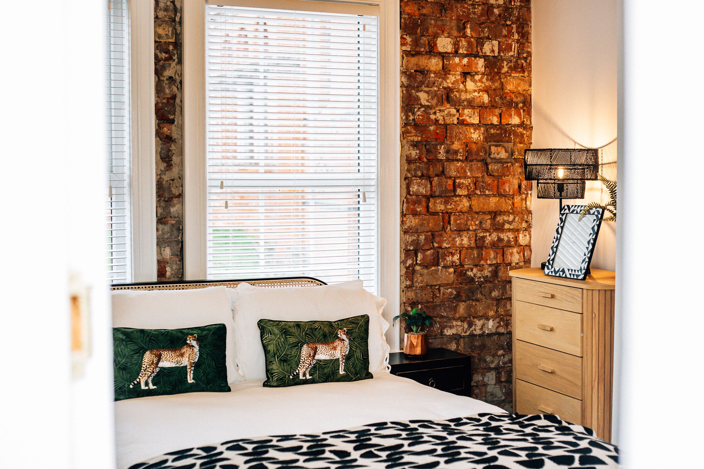 STUNNING 5 BEDROOM TOWNHOUSE 5 MINS TO CITY CENTRE