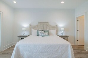 4 slaapkamers, een strijkplank/strijkijzer, gratis wifi, beddengoed