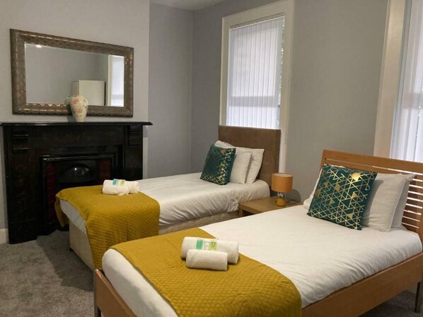 Talo | 3 makuuhuonetta, silitysrauta/-lauta, ilmainen Wi-Fi, vuodevaatteet