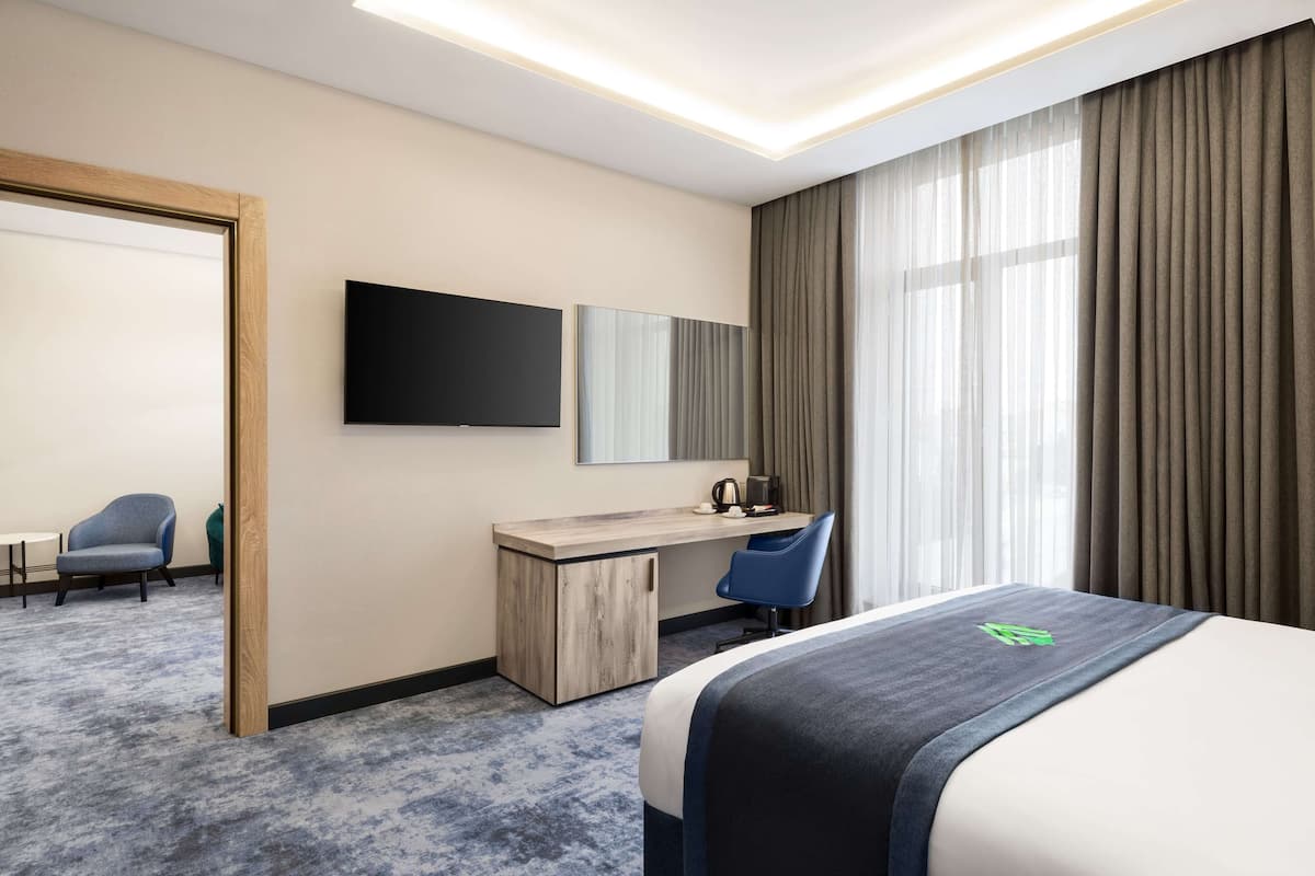 Standardzimmer, barrierefrei | 1 Schlafzimmer, Minibar, Zimmersafe, Schreibtisch
