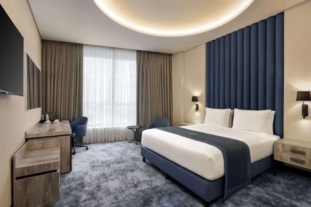 Hypoallergeen beddengoed, een minibar, een kluis op de kamer, een bureau
