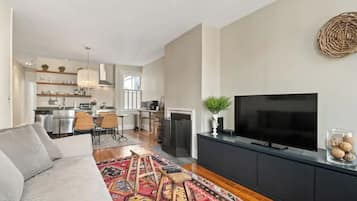Smart TV, fireplace