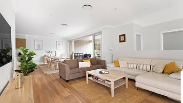 Televisión y reproductor de DVD