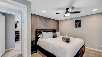 3 bedrooms, desk, iron/ironing board, travel crib