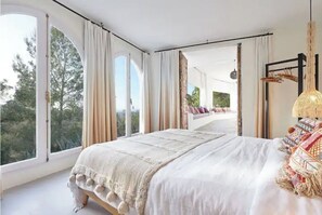 6 bedrooms, iron/ironing board, free WiFi, bed sheets - LOOK NO FURTHER! Gorgeous old finca with sea view! (Sant Joan de Jabritja)