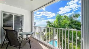 Property grounds - LUXURY BEACHFRONT Condo - Naples Continental Club (Naples)