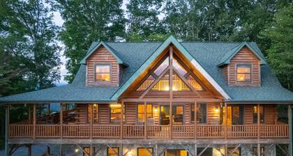 Luxury 4200 sqft Log Cabin on 50 Acres! Sleeps 16!