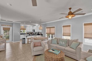 TV - New! 2 pools and walking distance to 30A beaches! (Walton County)