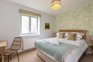 6 Schlafzimmer, Zimmersafe, Schreibtisch, Bügeleisen/Bügelbrett