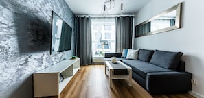 Apartment C1858B | Cortinas blackout, insonorización y tabla de planchar con plancha